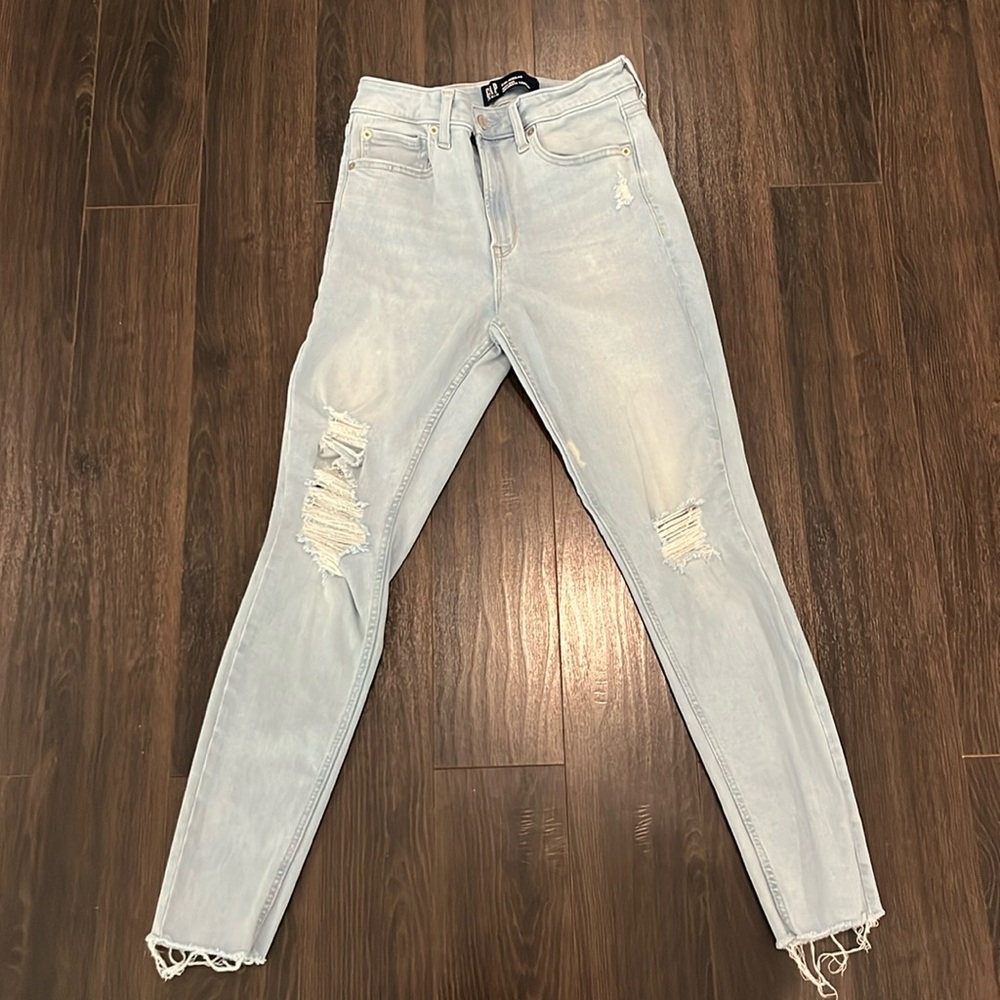 GAP denim ⭐️  High rise Universal Legging 6/28 Reg. Manufacturer bleach/distress